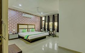 Hotel Benz Mohali 3*