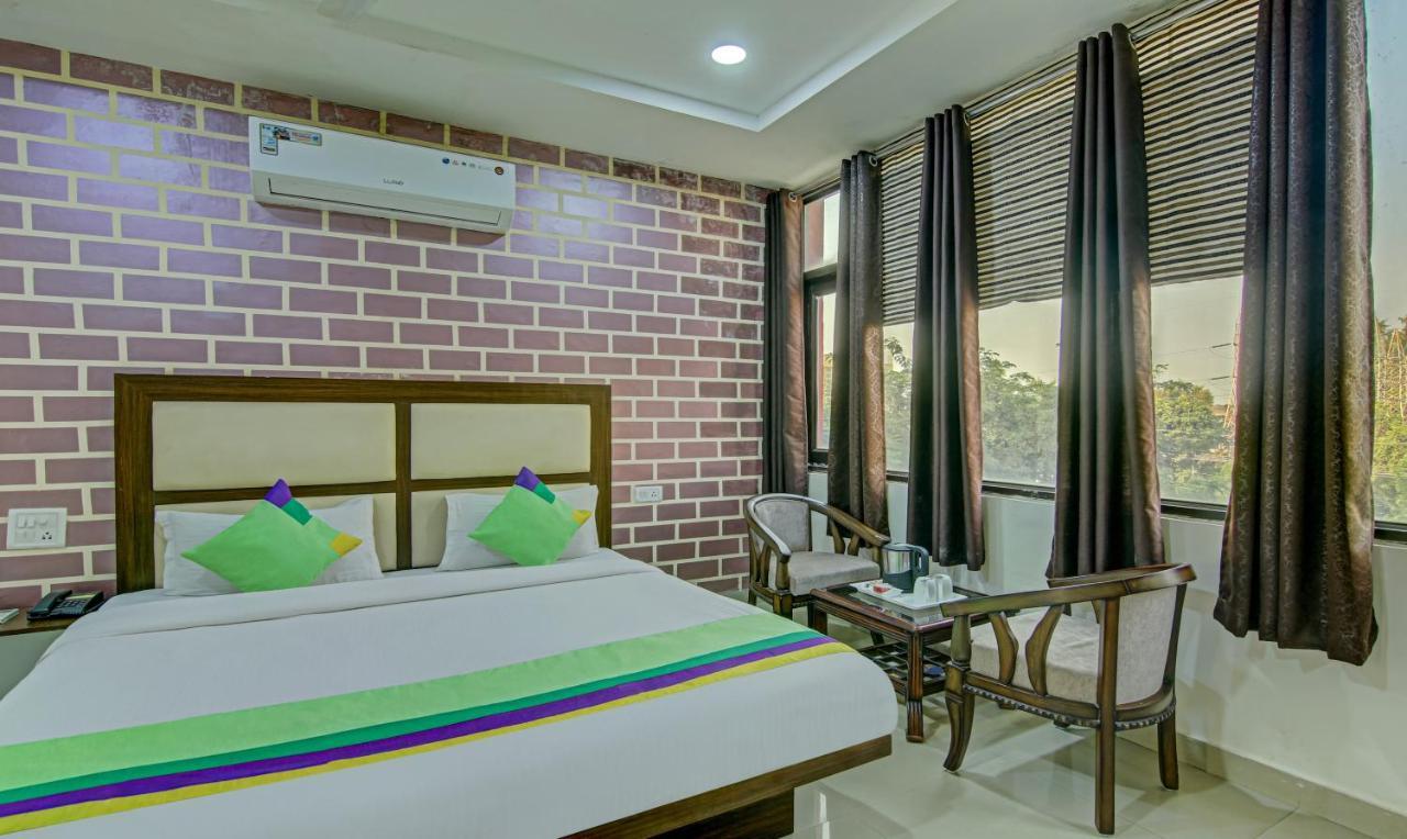 Treebo Trend Benz Hotel Chandigarh Exterior photo