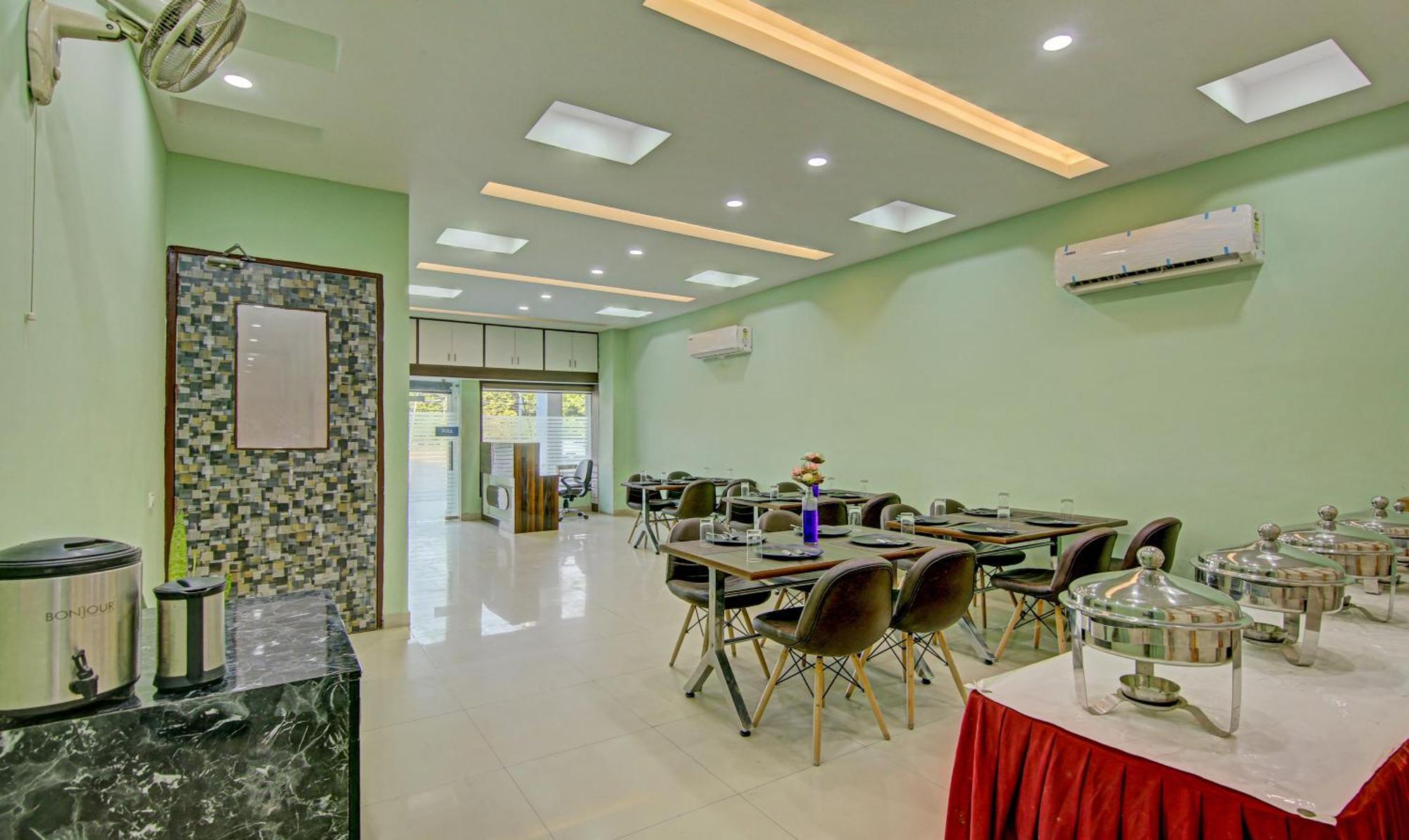 Treebo Trend Benz Hotel Chandigarh Exterior photo